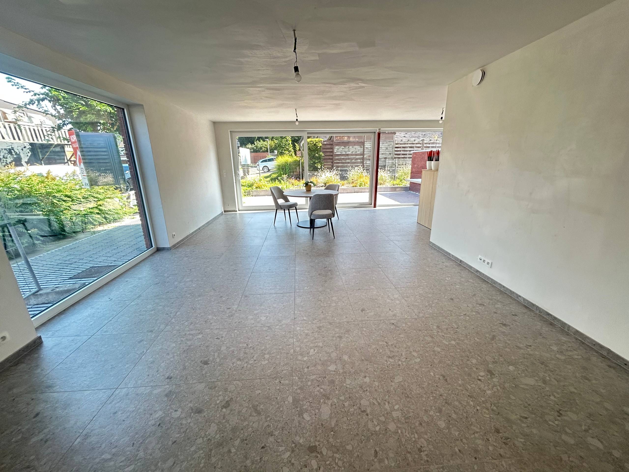 instapklare woning met 4 slaapkamers + moglijkheid carport. - foto 2