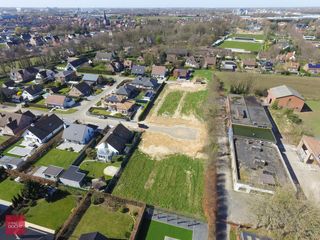Mooi gelegen bouwgrond ZONDER BOUWVERPLICHTING 772m². Op wandelafstand tot centrum / Hernieuwenburg. Rustige ligging op einde doodlopende...