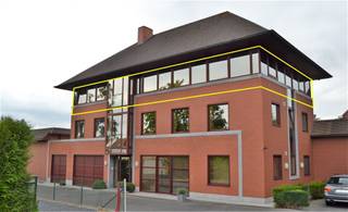 Dit stijlvol en uitstekend onderhouden appartement van 140 m² in het hart van Anzegem straalt ruimte, comfort en tijdloze klasse uit. Bij...