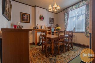 EERSTE KIJKDAG ZON. 08/03/2026 VAN 10U-13U (op afspraak! 053/60.65.60!!)AALST - Te renoveren woning met 2 slaapkamers en koer op topligging in...