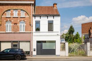 LIGGINGDeze woning bevindt zich in het populaire Sint-Amandsberg en combineert een uitstekende bereikbaarheid met alle voorzieningen binnen...