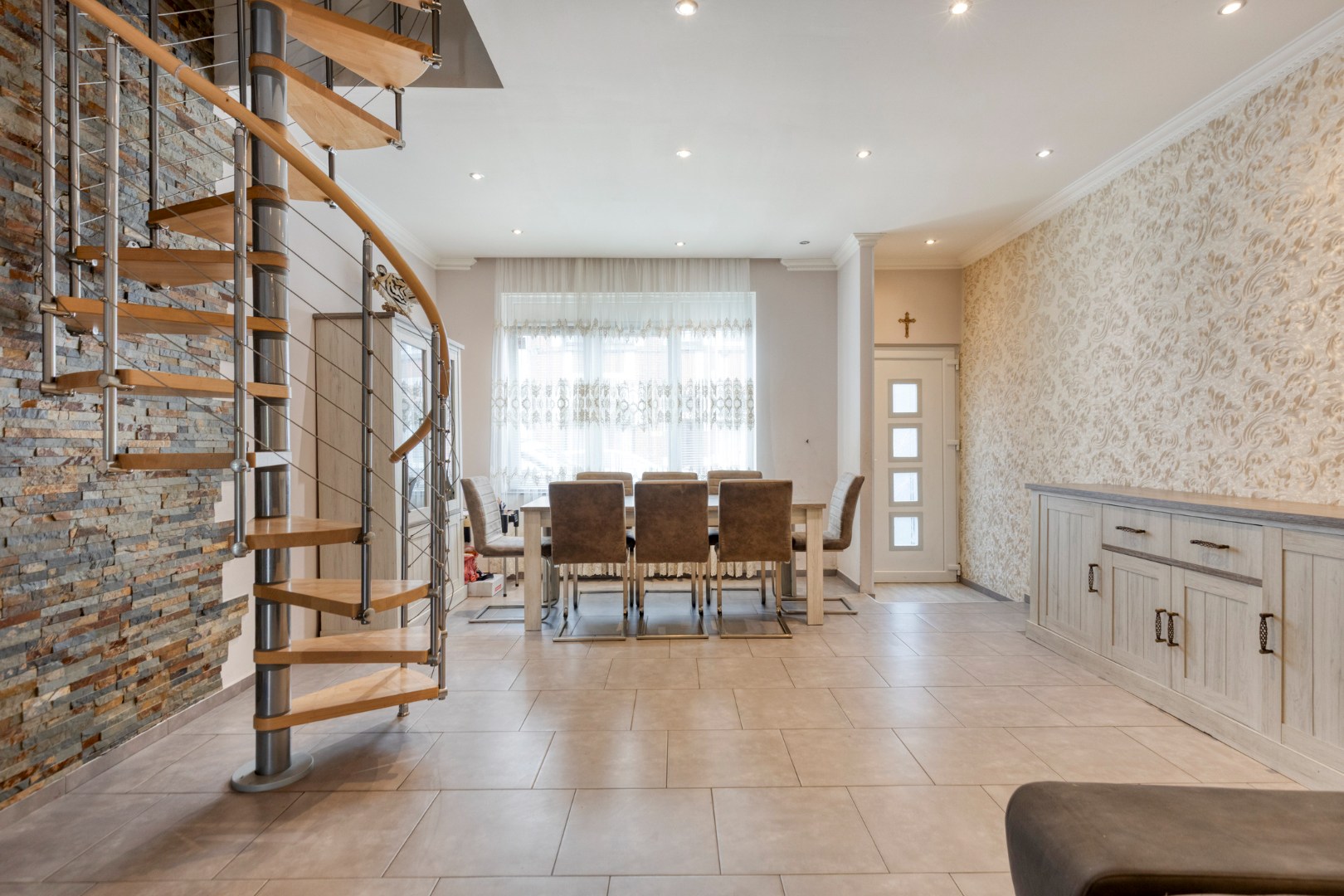 Rustig gelegen rijwoning met 3 slaapkamers en tuin - foto 4