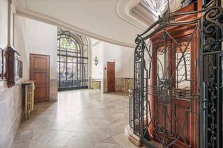 Exclusief appartement in de befaamde buurt van het Stadspark.Het historische gebouw valt onmiddellijk op in de straat. En ook binnen wordt u...