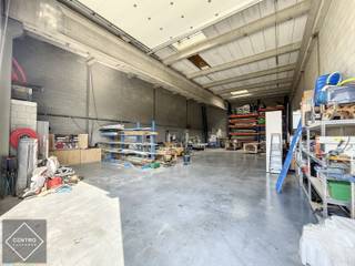 Beschikbare oppervlakte:   Unit G : 11,5m x 23m of 265m² AFWERKING:Betonnen constructie, NIEUWE gepolierde betonvloer, brandwerende scheidingswanden...