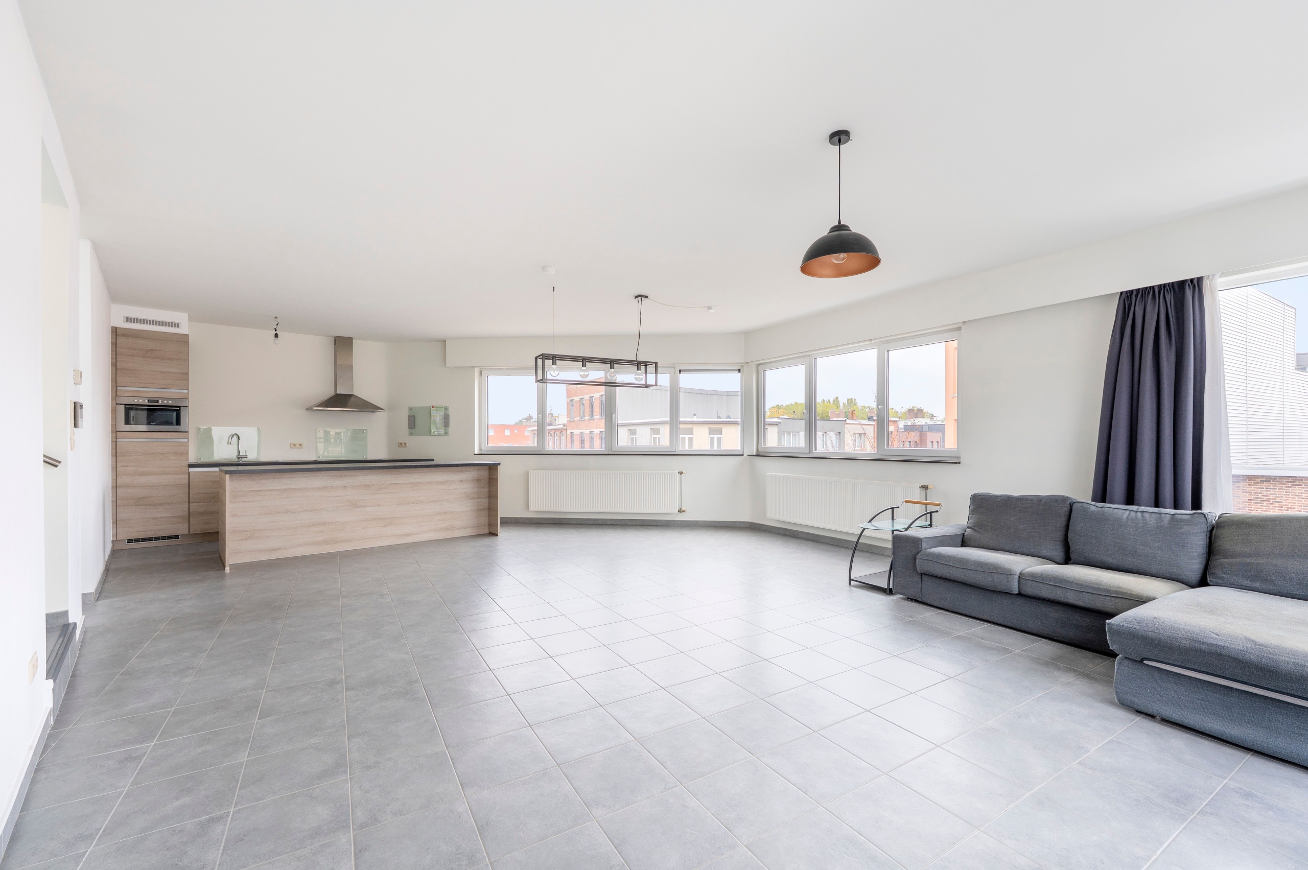 Ruim, energiezuinig 2 slaapkamer appartement met staanplaats in Wilrijk te huur! - foto 2