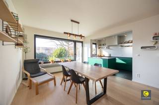 Dit instapklare en stijlvol gerenoveerde appartement van 122 m² (cfr. EPC) is gelegen in het centrum van Aartselaar, in een kleinschalig gebouw...