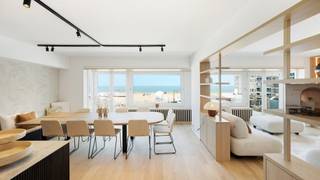 Aan het sfeervolle Rubensplein bevindt zich dit stijlvol vernieuwde appartement van 200m² groot, met een uitzonderlijke gevelbreedte van wel 10...