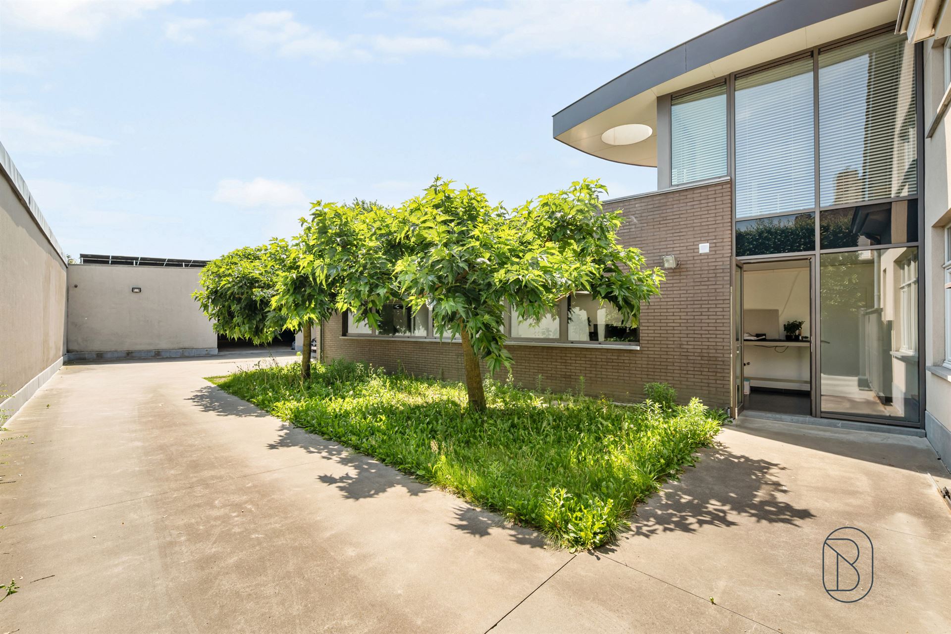 Commercieel gelegen kantoor/praktijk + woonst met atelier - foto 4