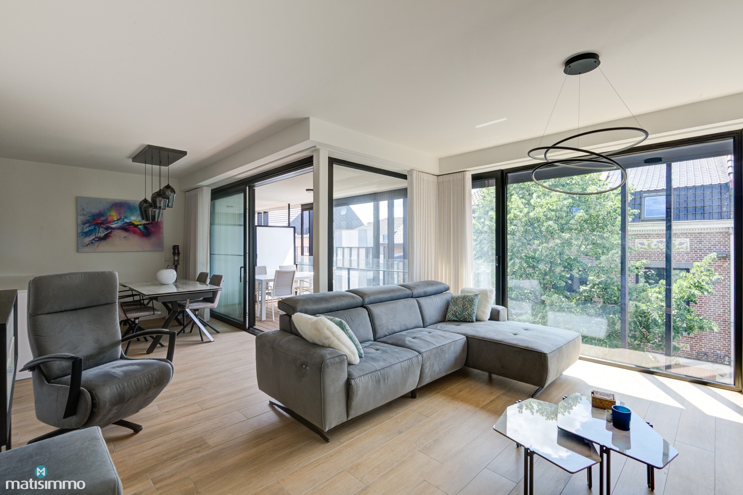 LUXUEUS AFGEWERKT APPARTEMENT MET 2 SLAAPKAMERS, OVERDEKT TERRAS, KELDERBERGING EN OPTIONELE ONDERGRONDSE AUTOSTAANPLAATS IN BILZEN-CENTRUM - foto 4