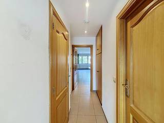 Dit appartement te huur is gelegen in hartje Kapellen, pal in het centrum en vlakbij alle belangrijke voorzieningen. Het appartement is gelegen op de eerste verdieping van een kleinschalig gebouw met lift. <br /><br />INDELING: <br />- Inkomhal met inbouwkasten en apart gastentoilet <br />- Zeer ruime woonkamer op keramische tegel<br />- Open ingerichte keuken voorzien van alle hedendaags comfort<br />- Bergplaats met aansluitingen voor wasmachine en droogkast <br />- 2 slaapkamers waarvan 1 kleinere met doorgang naar terras<br />- Badkamer met douche, tweede toilet en dubbele lavabo <br />- Ruim terras met voldoende plaats voor eettafel/lounge <br /><br />DIVERSEN:<br />- Lift <br />- Gemeenschappelijke gelijkvloerse bergplaats<br />- CV op gas <br />- zeer gunstig EPC label A<br />- Vaste kosten: € 100/ maand<br /><br />Interesse in dit mooie 2-slaapkamerappartement in Kapellen? Vraag dan uw bezoek aan en wij contacteren u voor een afspraak ter plaatse! <br />Dewaele Vastgoed Kapellen, Hoevensebaan 25 
