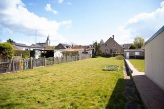 Dit perceel bouwgrond is gelegen te Hoegaarden in de Fabrieksgang (éénrichtingsstraat).Recht tegenover de woning nummer 7.Breedte van het perceel...