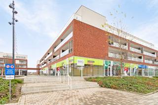 In het centrum van Zwevegem treffen we deze commerciële ruimtes met een top zichtlocatie.Momenteel hebben een oogartsenpraktijk, boekhoudkantoor,...