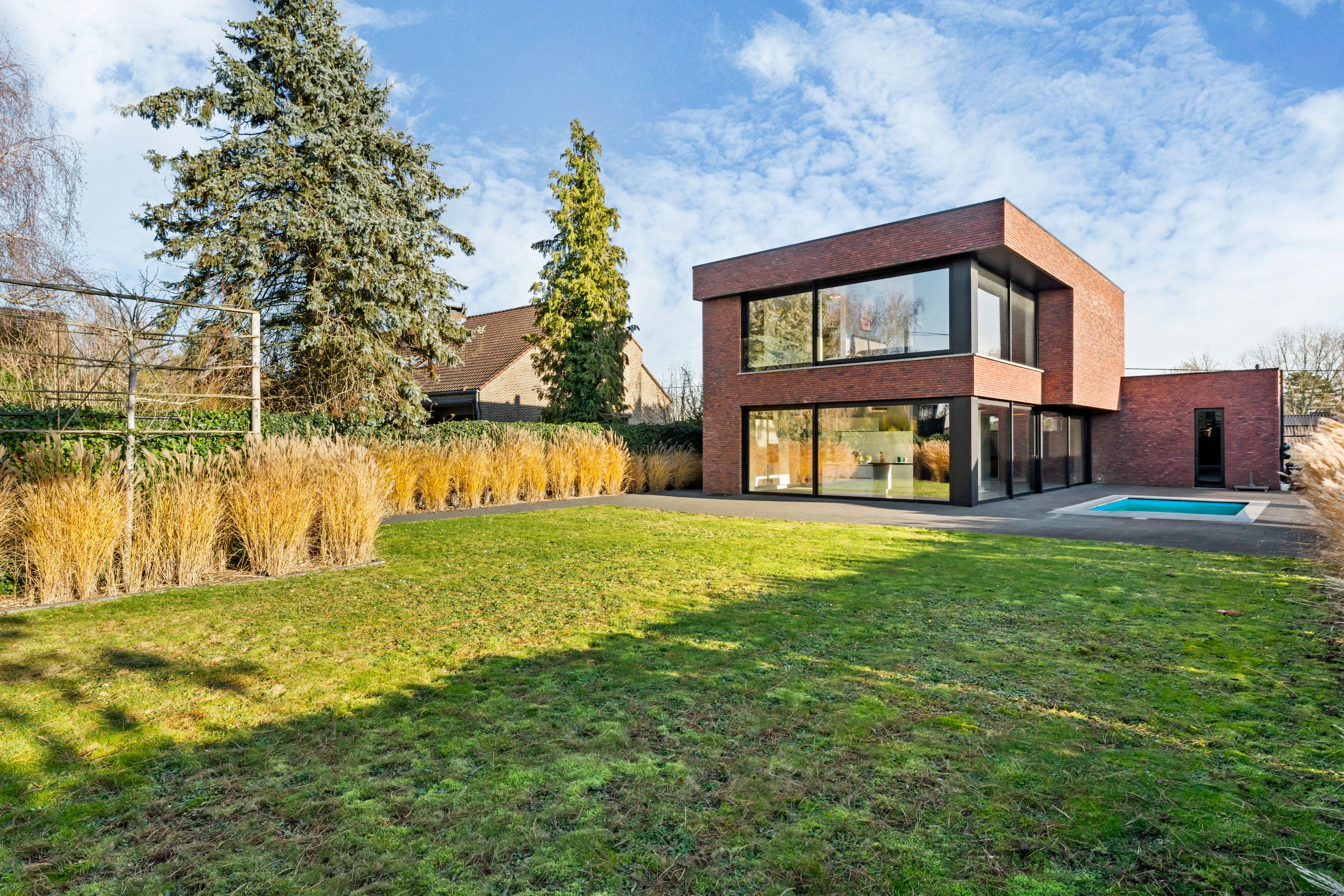 Moderne instapklare woning met polyvalente ruimte en zwembad - foto 2