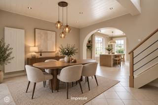 Op een prima locatie in Sint-Katelijne-Waver nabij Mechelen bevindt zich deze instapklare half open bebouwing met 2 slaapkamers op een perceel van 293 m². U geniet hier van een uitstekende bereikbaarheid richting belangrijke invalswegen en bevindt zich tegelijk vlakbij winkels, eet-en drankgelegenheden, scholen en het openbaar vervoer op wandel- en fietsafstand.<br /><br />We betreden de woning via de inkomhal. De woonkamer geniet van veel lichtinval en kan worden ingericht met een gezellige zithoek. Aangrenzend bevindt zich de ruime eetkamer en de keuken, die voorzien is van de voornaamste toestellen. Vanuit de keuken heeft u toegang tot de wasplaats waarachter zich de badkamer bevindt. Via de trap in de woonkamer geeft de nachthal op de eerste verdieping toegang tot 2 slaapkamers. In de tuin die via de keuken alsook via een doorgang  naast het huis toegankelijk is kan u steeds in alle rust en privacy genieten van het mooie weer. In de ruime berging vindt u plaats  voor tuin-  en andere spullen. Tot slot beschikt u ook over een kelder die toegankelijk is via de woonkamer.<br /><br />U bent verplicht om deze woning binnen de 6 jaar na aankoop energetisch te renoveren tot minimum EPC-label D. Het dak wordt nog langs de binnenkant (zolder) geïsoleerd wat alvast een gunstige invloed op het EPC zal hebben.<br /><br />Dit is een uitstekende opportuniteit als u op zoek bent naar een instapklare woning met zeer veel potentieel op de grens van Sint-Katelijne-Waver en Mechelen, vlakbij de R6. Contacteer ons op 0475 47 59 76 voor meer informatie of neem een kijkje op www.boonstravastgoed.be. <br /><br />Bijzonderheden:<br />- zuidelijk gerichte tuin<br />- 2 slaapkamers<br />- Uitstekende locatie 