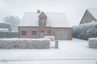 Ruime vrijstaande gezinswoning met 3 ruime slaapkamers en grote tuinkamer in rustige doodlopende straat nabij centrum van Weelde op 10 min. van...