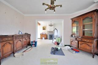 Op een perceel van 2186 m² treffen we deze te renoveren woning. De woning geniet van een goede ligging, met op wandelafstand het station van...