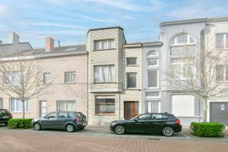 Deze ruime woning in de Stuiverstraat te Oostende vraagt enige modernisering/renovatiewerken maar biedt veel potentieel! De woning ligt op slechts...