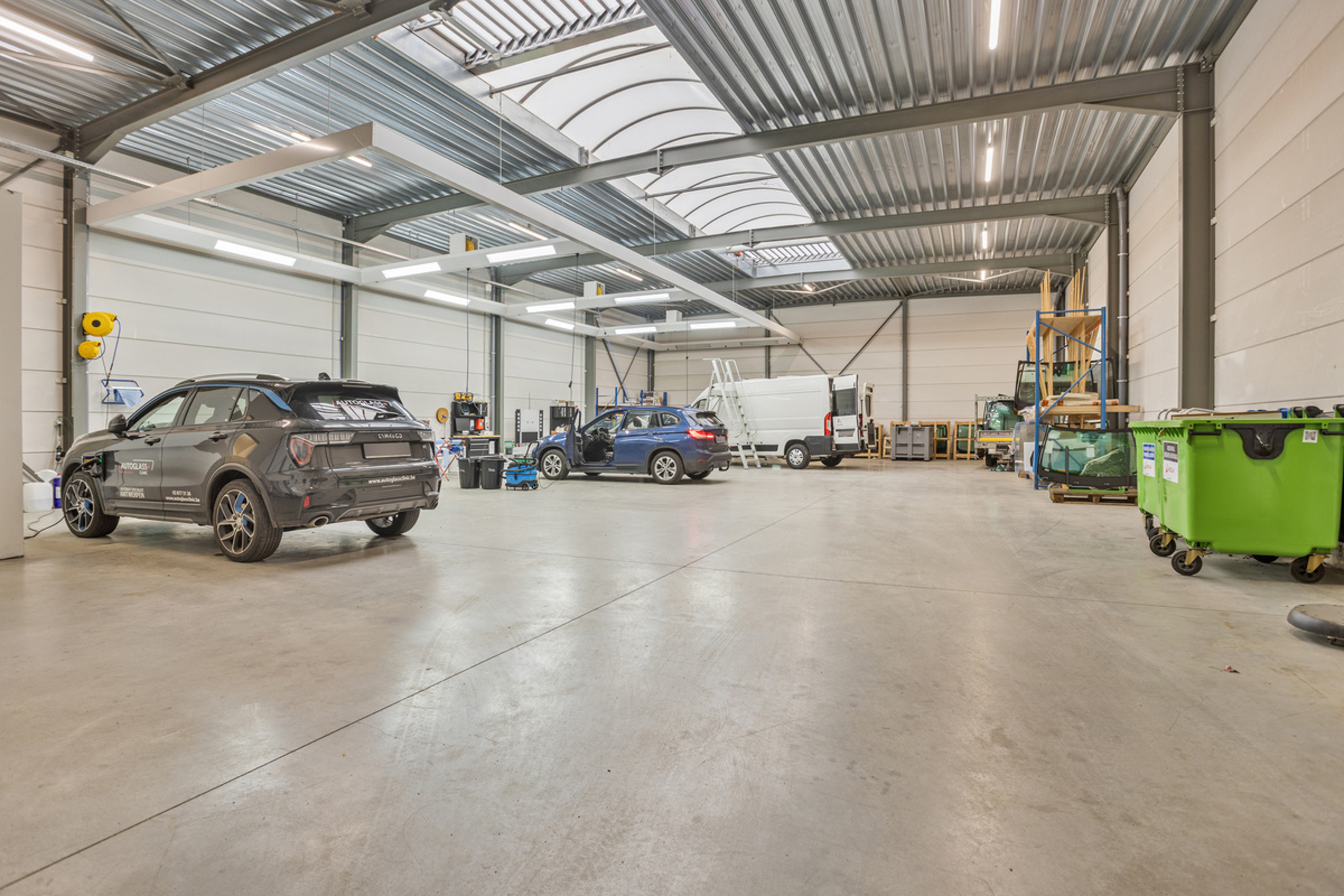 Magazijn 397m² met kantoren 324m² te huur  - foto 3