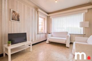Deze karaktervolle woning in het hart van Heule biedt alles wat je nodig hebt voor comfortabel wonen in een rustige buurt. Dit in de nabijheid...
