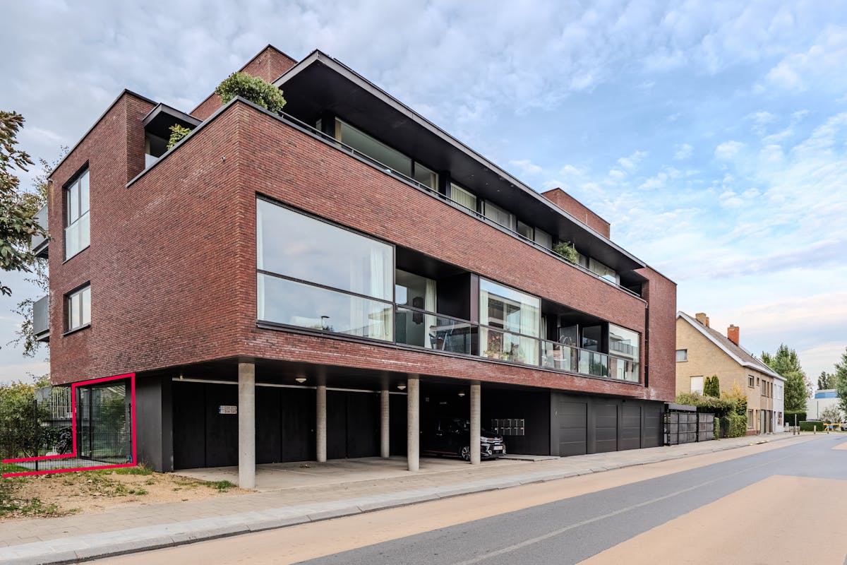 Lichtrijke studio met slaaphoek en met tuintje te Bredene - foto 2