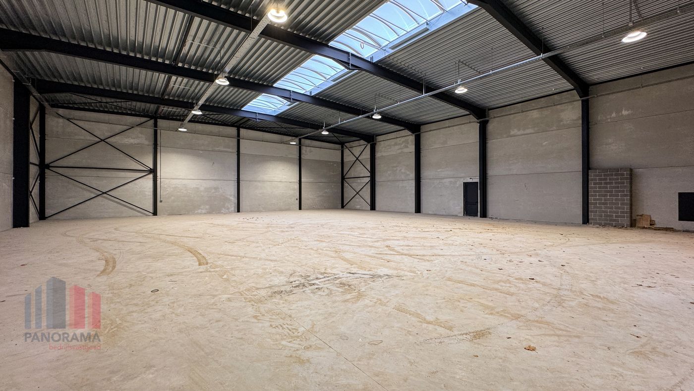 MAGAZINE 649 m² FOR RENT IN LIER - photo 4