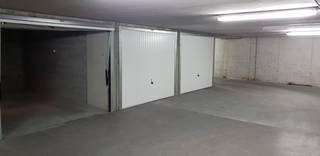 <br />Garagebox met elektrische algemene en elektrische individuele toegangspoort in Knokke-centrum, zeer goed gelegen omgeving Dumortierlaan. <br /><strong>Beschikbaar ten laatste op 01/02/2027.</strong> Bel ons vrijblijvend voor een bezoek. <br /><br /><br /><br /><span><strong>Tehuurstelling onder voorwaarden; Zie www.more.be, "bijlagen" en onder voorbehoud van beschikbaarheid.</strong></span>
