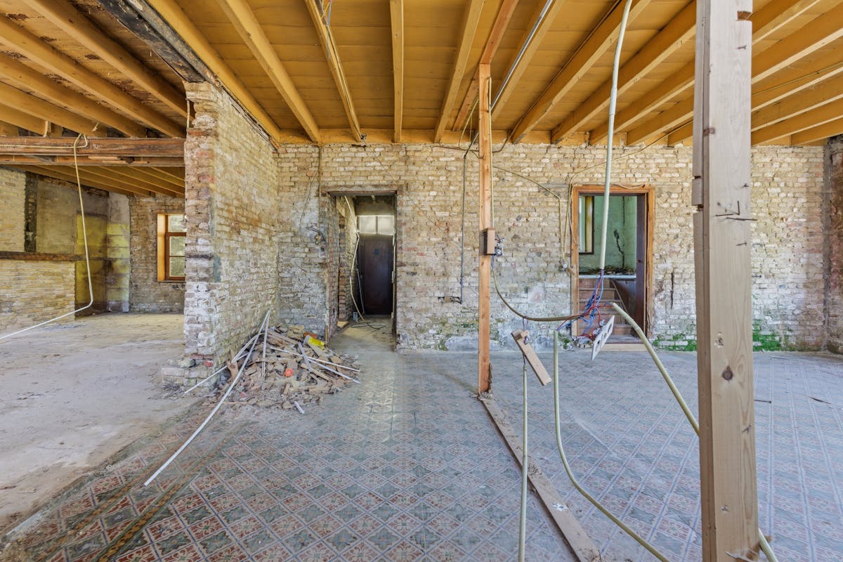 Karaktervolle renovatiewoning met veel potentieel. - foto 5
