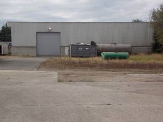 Magazijn van 1800m² gelegen op het industrieterrein Genk-Zuid, op enkele kilometers van zowel de E313 als de E314 (met directe verbindingen...