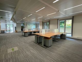 Superbly located bright office of 388 m² for rent along and with excellent visibility of the bustling Tervurenlaan near the Montgomery roundabout...