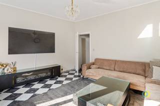 Located in a quiet residential area in Vilvoorde, a short distance from the train station, is this unique property with two spacious apartments. It...
