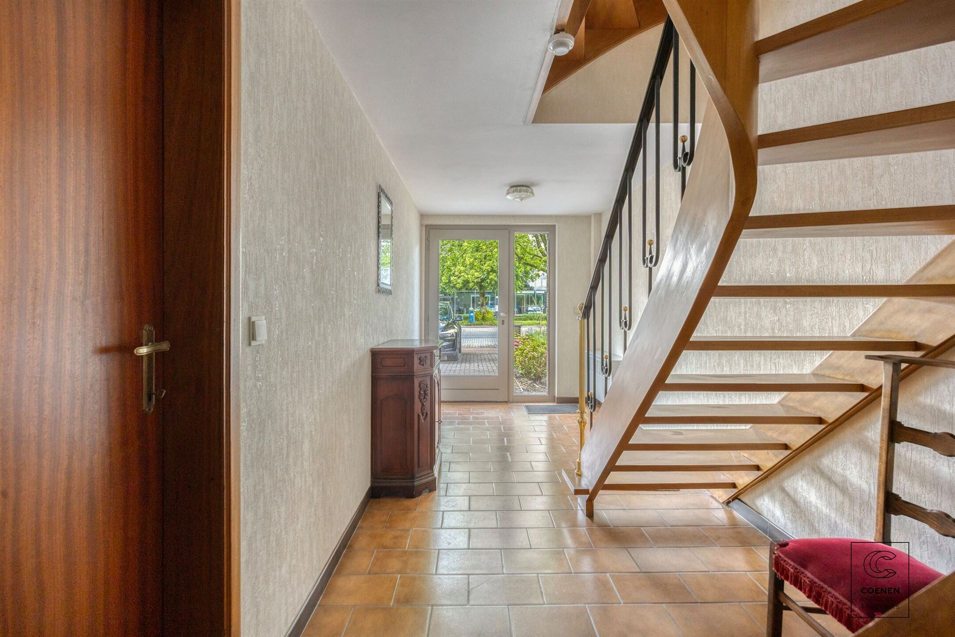 HOB bel-étage van 193m² met drie slpk's en ruime tuin! - foto 3