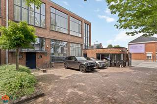 Dit charmante en karaktervolle duplex-kantoor, gelegen in het voormalige ‘Don Bosco’-schoolgebouw in Willebroek, ademt sfeer en geschiedenis...