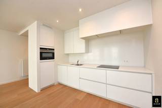 Mooi ongemeubeld 1 slaapkamer appartement vlakbij het Rubensplein.<br />Inkom met ruime leefruimte en open keuken uitgevend op het balkon, aparte berging, 1 toilet en 1 slaapkamer met aansluitende badkamer.<br />[EPC: 101 kWh / m² jaar - UC: 2816802 ].