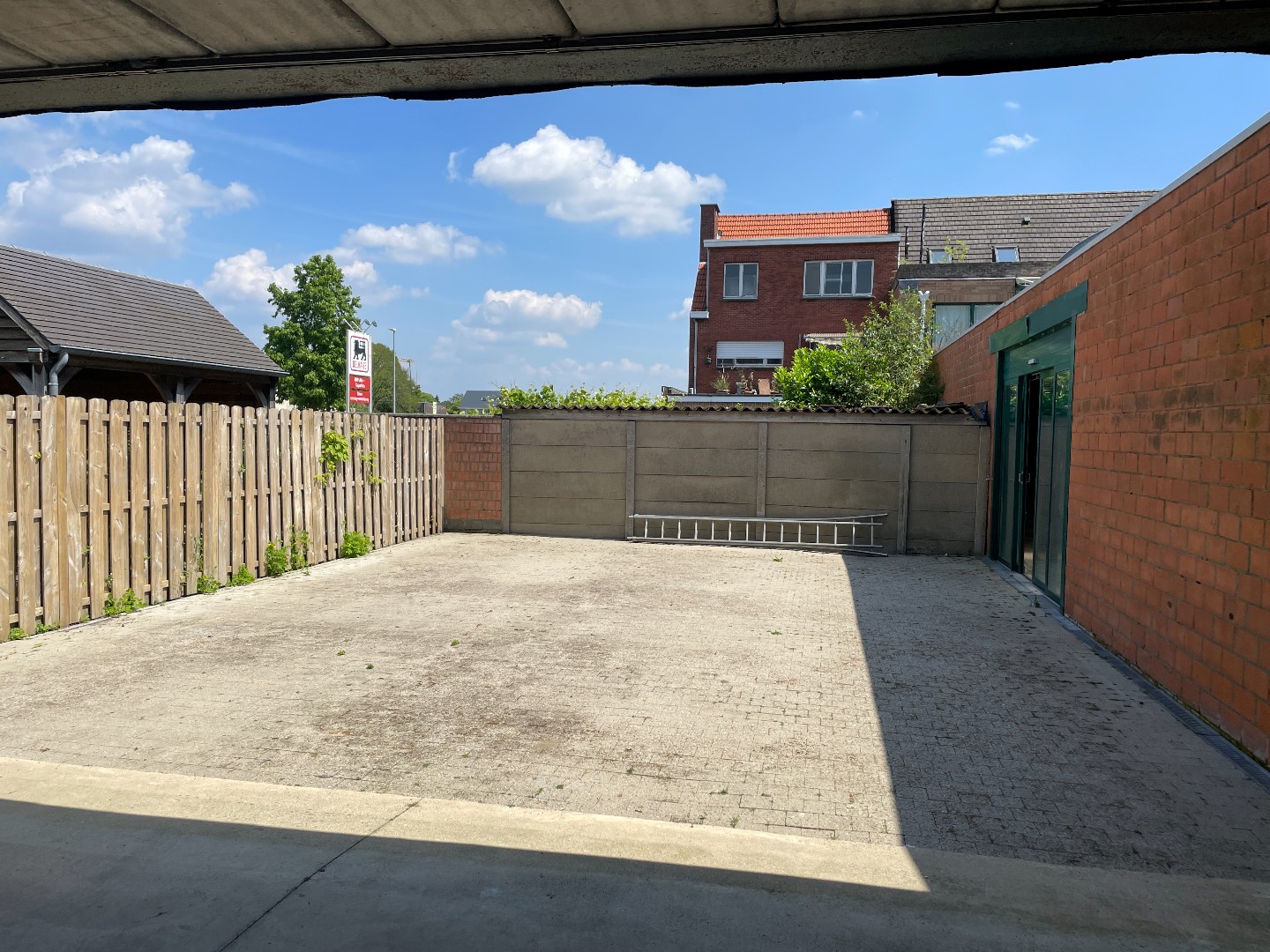 Ruime opslag- en garageruimte met buitenruimte - foto 4