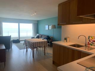 Geniet van een instapklare en ruime studio (53m²) met frontaal zeezicht.* Uitzonderlijk Ruimtegevoel: Maar liefst 53 m² totale oppervlakte (incl...