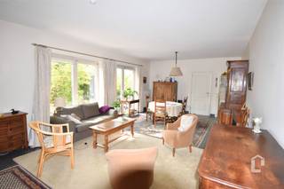 Ruim, recent gelijkvloers appartement in centrum Sint-Denijs-Westerm Het appartement is gelegen in het dorp van Sint-Denijs-Westrem, dichtbij alle...