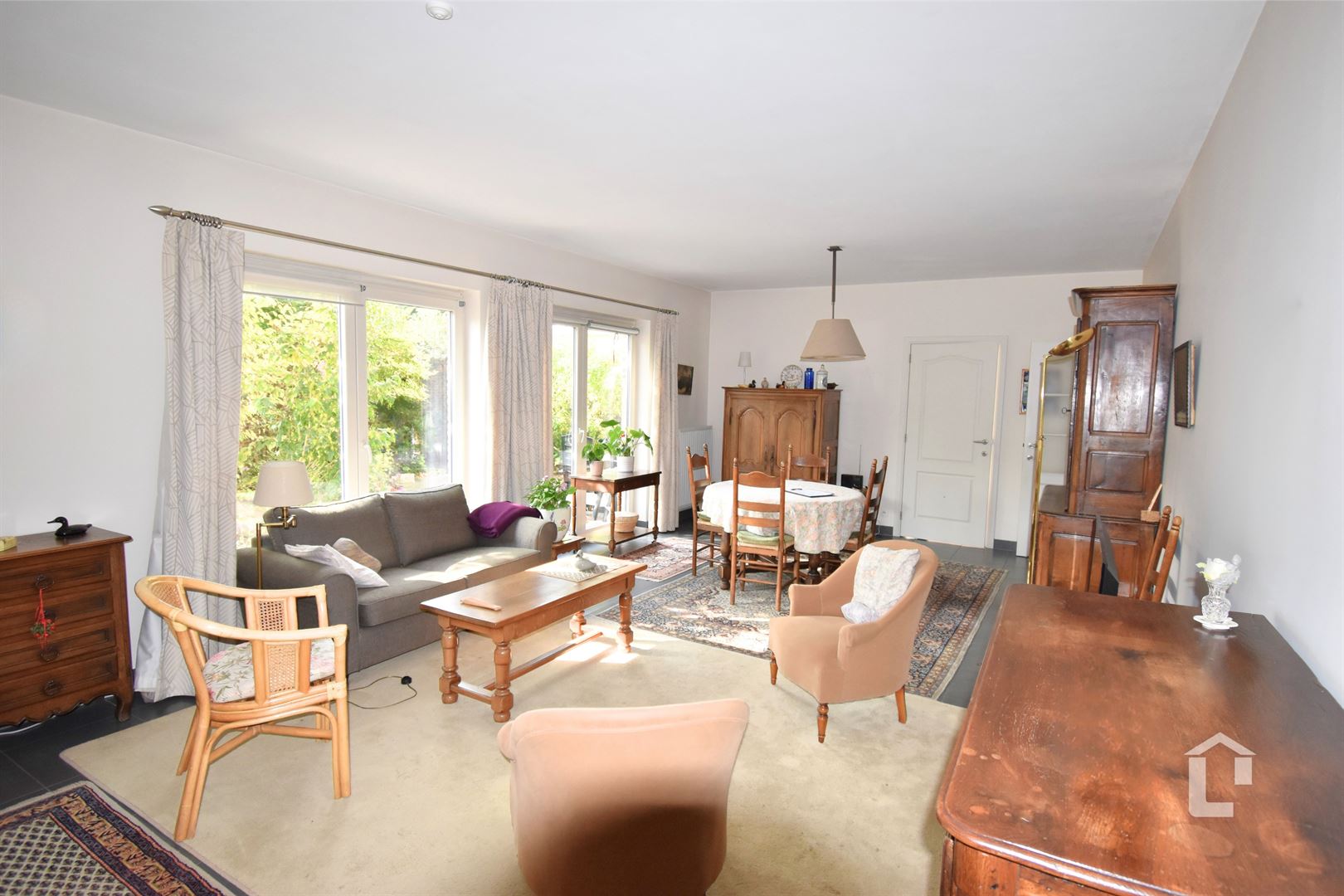 Ruim, recent gelijkvloers appartement in centrum Sint-Denijs-Westerm - foto 3