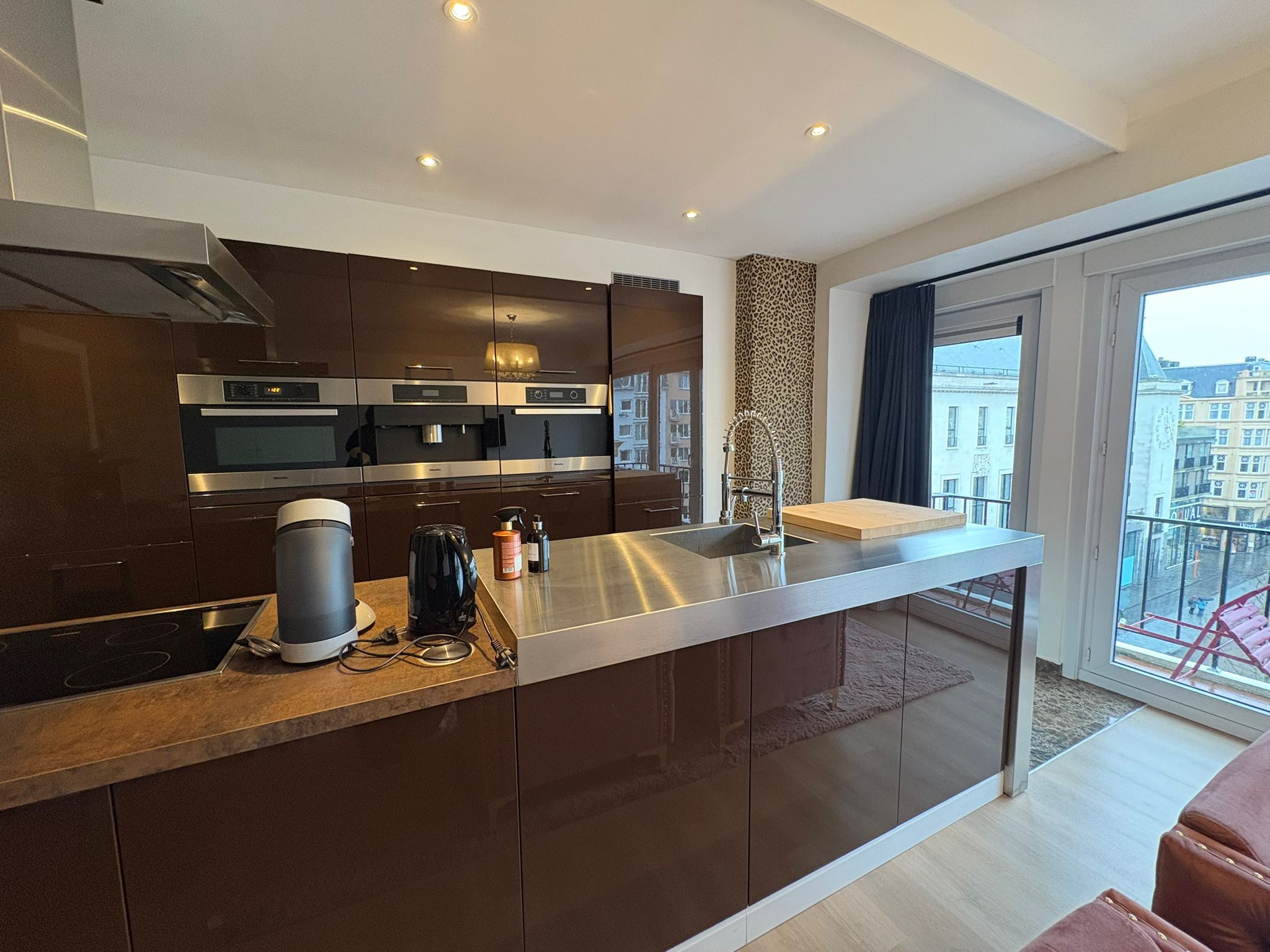 Luxueus appartement met zijdelings zeezicht op de Markt/het Wapenplein van Oostende. - foto 4