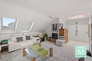 Uiterst centraal gelegen appartement op hoogste verdieping met terras:Dit lichtrijke appartement in het hart van Mechelen (101m²) biedt een royale...