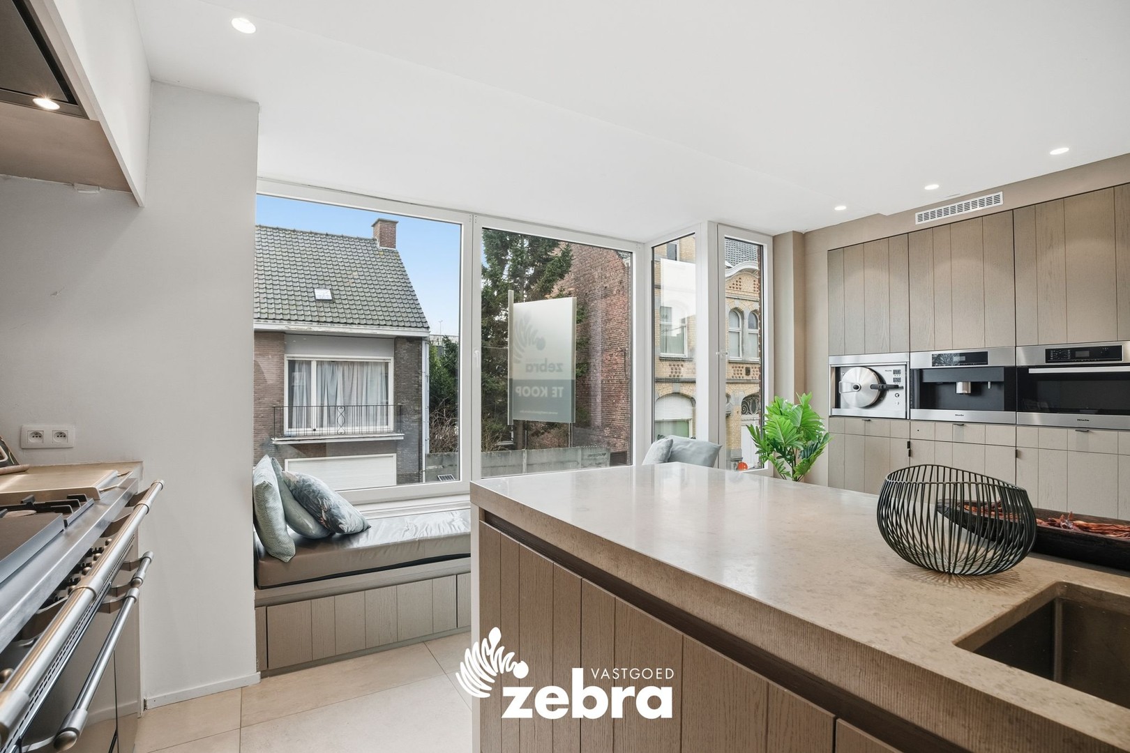 Eigentijdse stadswoning met lift, terras en topafwerking in het centrum van Roeselare! - foto 5