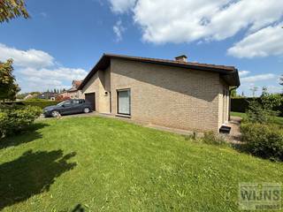 Deze vrijstaande woning heeft een ideale en rustige ligging te Schriek. Alle kamers bevinden zich op het gelijkvloers.De indeling is als volgt:...