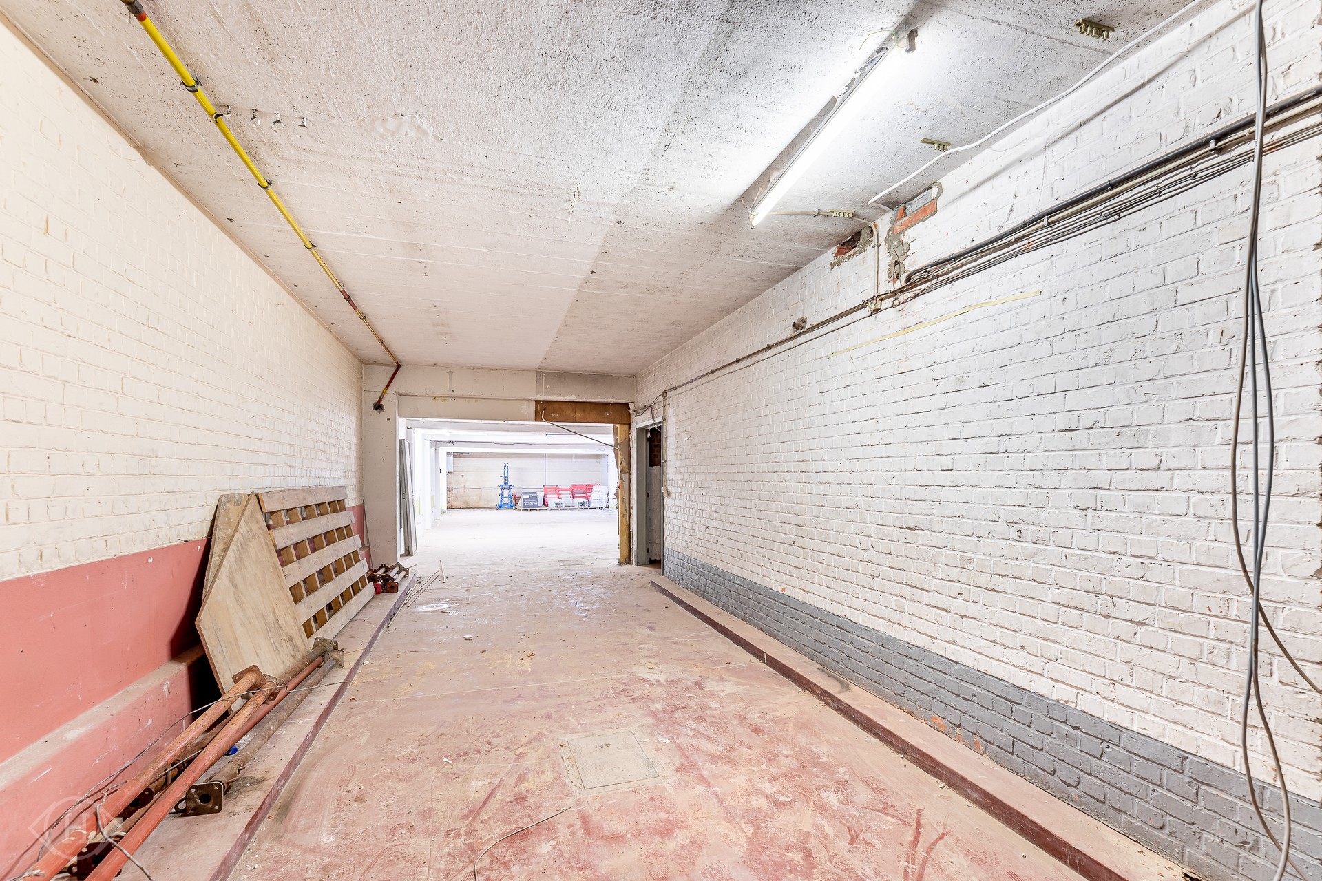 Ruime opslagplaats op ideale locatie - photo 4