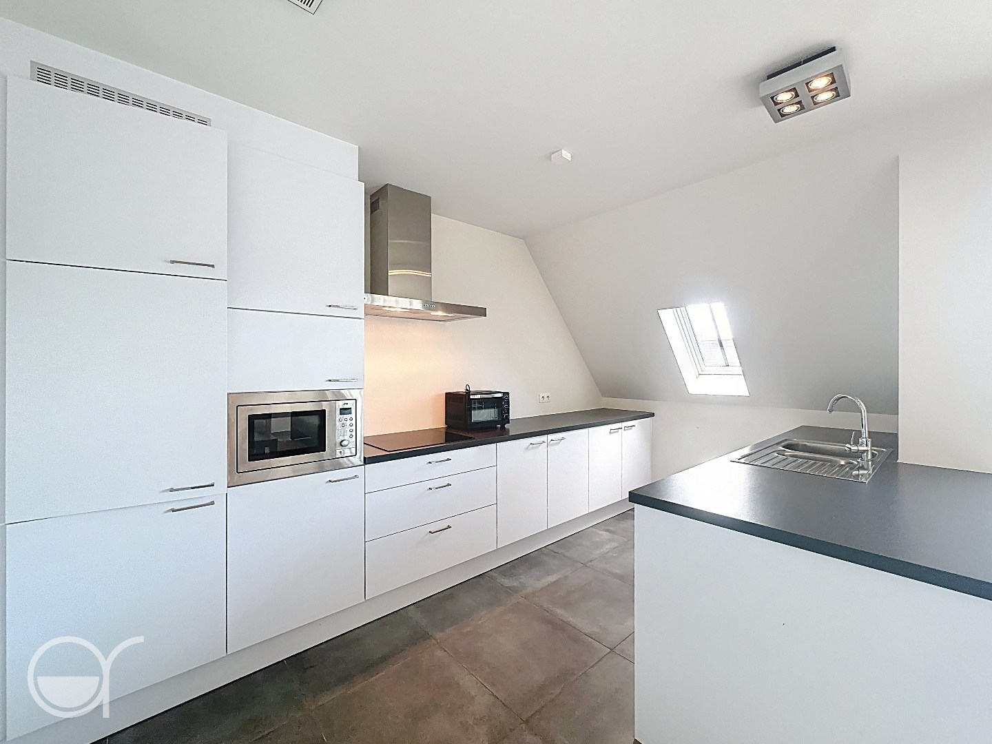 Goed gelegen villa-appartement met groot terras - foto 4