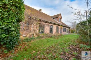 SIJSELE – RICHTPRIJS - Deze rustig gelegen tijdloze woning met vijf slaapkamers en een ruime tuin combineert charme met functionaliteit. De...