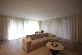 Dit prachtige gelijkvloers appartement in het rustige Oostakker (hoek Groenstraat en Groenvinkstraat) biedt modern comfort en luxe.Het beschikt over...