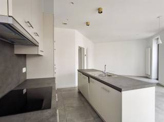 Spacieux appartement de 2 chambres au cur de Lier au deuxième étage, situé à la gare et à proximité de plusieurs voies de communication,...