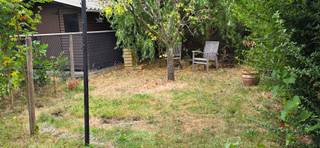 Merksem<br />Algemeen<br />Type Woning: Bel-etage<br />Bebouwing: gesloten bebouwing<br />Adres: Markiezenhof 12, 2170Merksem<br />Vraagprijs: € 379.000<br />Bouwjaar. 1977<br />Perceeloppervlakte: 195m²<br />Bewoonbare oppervlakte: 162m²<br />Berekening: 6,5m breed x 8,3m bouwdiepte x 3 bouwlagen<br />Gevelbreedte: 6,5m<br />Niet geindexeerd KI: € 1.313<br />EPC-label B<br />EPC score 122 kWh/(m² jaar)<br />Verwarming: aardgas<br />Gasketel vernieuwd eind 2017<br />Ramen vernieuwd eind 2017<br />Dak vernieuwd eind 2017<br /><br />Woonruimtes:<br />Woonkamer: 38,5m²<br />Keuken<br />Slaapkamer 1: 16m²<br />Slaapkamer 2: 15m²<br />Slaapkamer 3: 7m²<br />Badkamer: 7m² voorzien van ligbad, aparte douche, lavabo<br />Toiletten<br /><br />Inkomhal: authentieke trap<br />Bergruimte<br />Buitenruimte: eigen oprit naast de voortuin<br />West gerichte achtertuin<br />Overdekt terras/pergola<br />Ca 20m²<br />Balkon: ca 4m²<br /><br />Garage en parkeren:<br />Inpandige garage 22m²<br />Plaats voor een voertuig in de garage<br />Plaats voor een voertuig op de oprit<br />Bijkomede parkeermogelijkheid voor de woning op het openbaar domein<br />Garage die eveneens bruikbaar is voor fietsen, motor, kinderwagen en opslag.<br /><br />Ligging:<br />Rustige doodlopende straat<br />Geen doorgaand autoverkeer<br />Park Distelhoek op ongeveer 200m<br />Kleiner buurtpark/speelplein vlakbij<br />Toekomstige Merksemse tuinen maken deel uit van Ringpark Groenendaallaan<br />Groene woonomgeving<br />Gelegen in Antwerpen<br /><br />Staat en mogelijkheden<br />Ruime gezinswoning<br />Grote Woonkamer<br />Goede energetische basis<br />Belangrijke investeringen aan het dak, ramen en verwarming reeds uitgevoerd<br />Keuken, badkamer, toiletten en bepaalde binnenafwerkingen kunnen naar eigen smaak worden gemoderniseerd<br />Geen renovatieplicht dankzij EPC-label B<br />Zowel voor- als achtertuin<br />Zowel balkon als overdekt terras<br /><br />Voor verder inlichtingen of bezoeken gelieve onze vastgoedadviseur Guy De Witte te contacteren op het nummer 0477904846