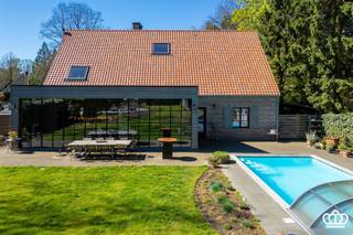 Villa located in Brasschaat including very spacious living space, open equipped kitchen, 3 to 5 bedrooms, 2 bathrooms, double indoor garage and...