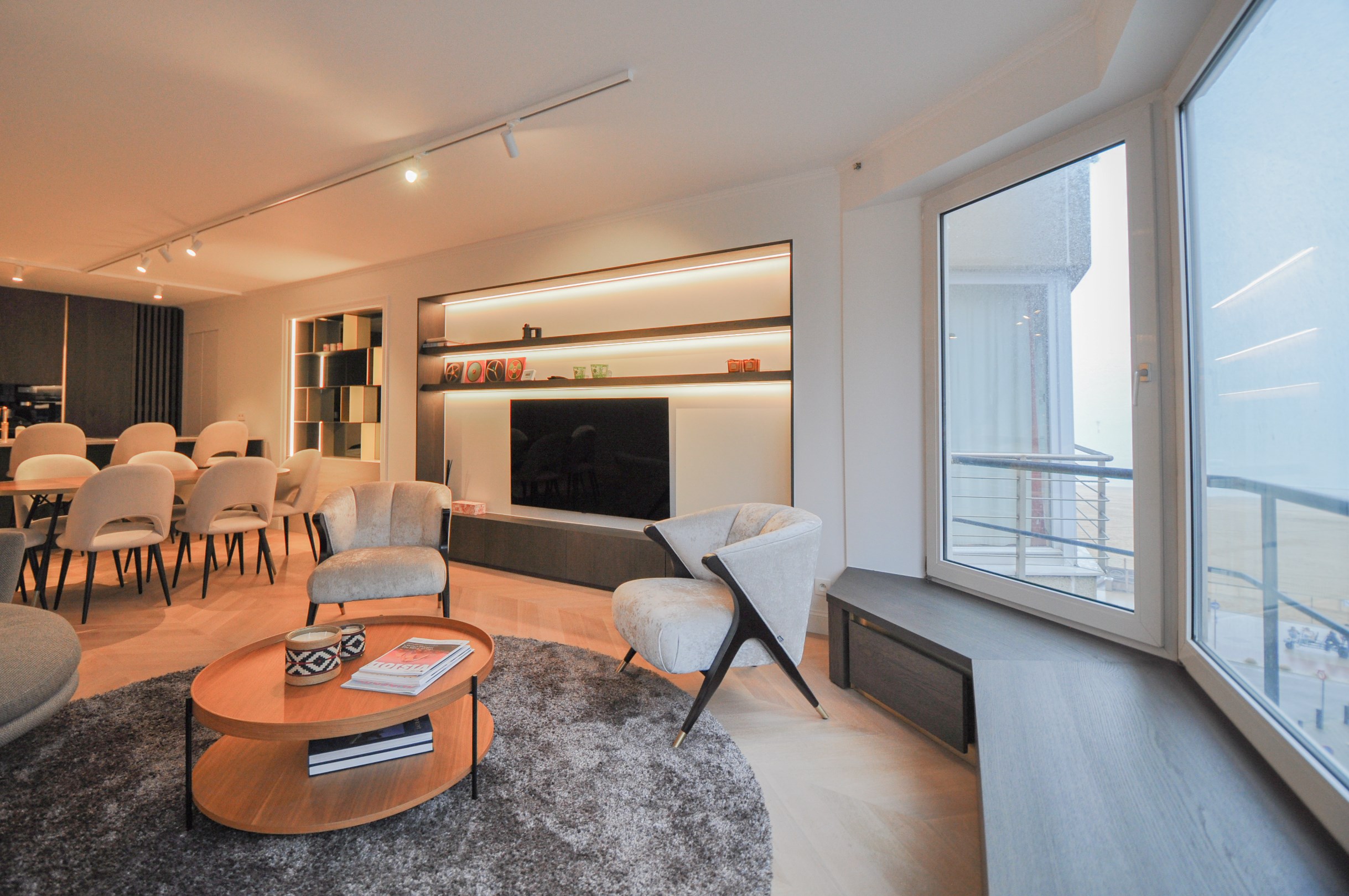 Hoogwaardig volledig gerenoveerd appartement met zijdelings zeezicht en zicht op de Kustlaan. - foto 1