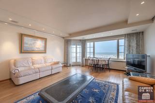 <p><strong>Appartement meublé agréable avec vue sur mer, situé à proximité immédiate de la place Albert, dans le Zoute.</strong><br />Composition : hall d’entrée avec vestiaire et toilette, séjour/salon spacieux avec petite terrasse, cuisine équipée avec coin petit-déjeuner, deux grandes chambres, une salle de bain, cave privative. Local à vélos commun dans la résidence.<br />Garage box facilement accessible inclus dans une résidence voisine située sur la Kustlaan.</p>
<p><strong>N'hésitez pas à nous contacter pour plus d'informations.</strong></p>
<p><strong>CONDITIONS DE LOCATION :</strong></p>
<ul>
<li>
<p>L’appartement peut être loué tant en nom propre qu’au nom d’une société</p>
</li>
<li>
<p>En cas de taxe de seconde résidence, celle-ci est à charge du locataire</p>
</li>
<li>
<p>Les charges de consommation (électricité, gaz, eau et télécom) sont au nom du locataire et ne sont pas comprises dans le loyer mensuel</p>
</li>
<li>
<p>Le loyer mentionné ci-dessus comprend les charges communes</p>
</li>
<li>
<p>Garantie locative de 3 mois</p>
</li>
<li>
<p>Assurance à souscrire au nom du locataire</p>
</li>
<li>
<p>Paiement du premier mois de loyer à la signature</p>
</li>
</ul>